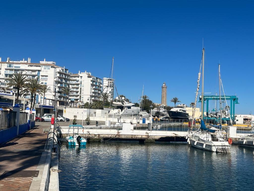 Lyrioshomes Precioso Apartamento Puerto De Estepona Bagian luar foto